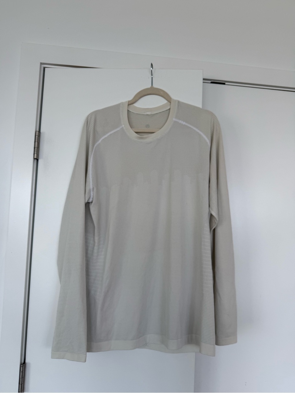 lululemon athletica Men's Long Sleeve Crew in Light Beige